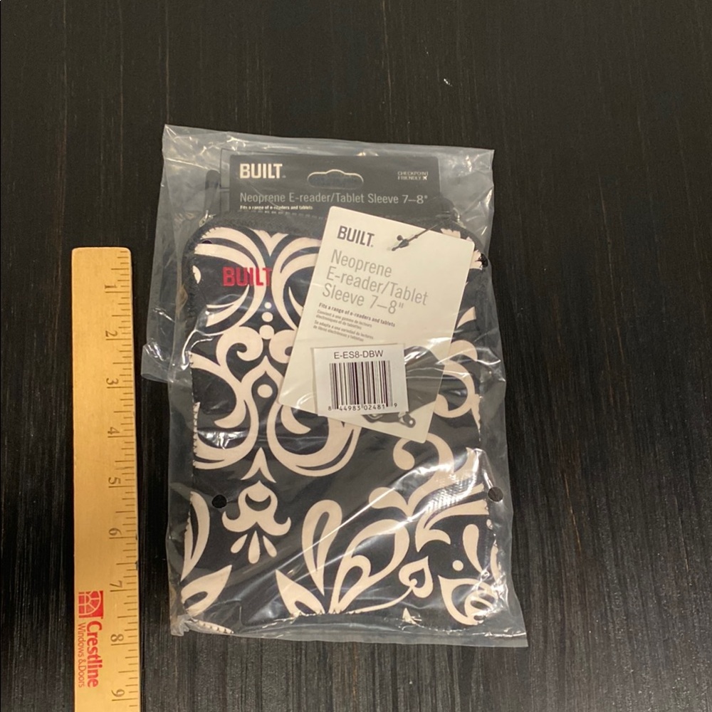 Neoprene E-Reader/Tablet Sleeve - Black and White. NWT. Fits 7-8”